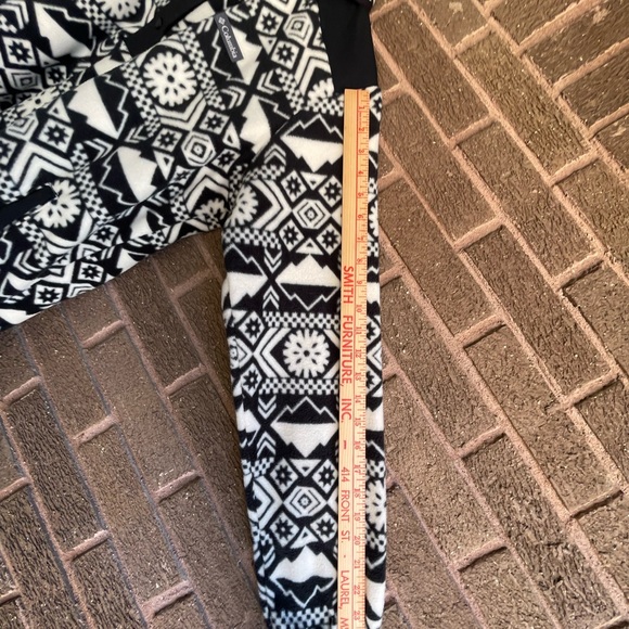 Columbia Women’s XL Black and White Aztec Geometric 1/4 Snap-Up Sweater - Picture 7 of 8